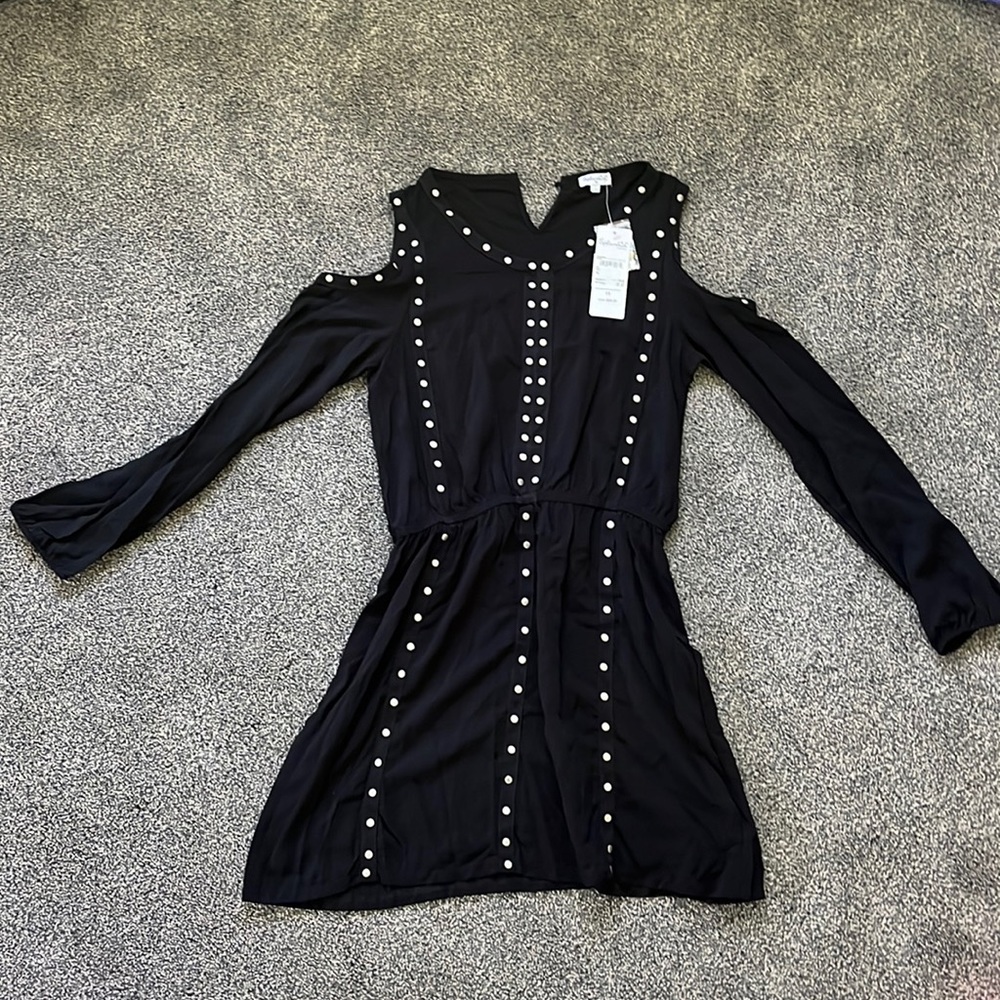 Splendid black dress with grommet details